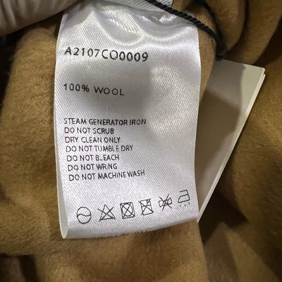 Lattelier Buttoned Wool Coat - Picture 10 of 11